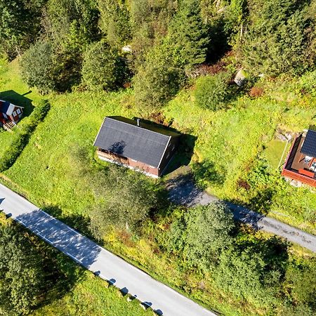 Cabin Alongside The Beautiful Fjaerlandsfjord Zewnętrze zdjęcie