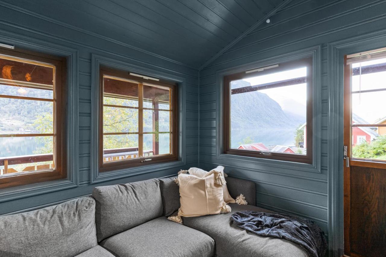 Cabin Alongside The Beautiful Fjaerlandsfjord Zewnętrze zdjęcie