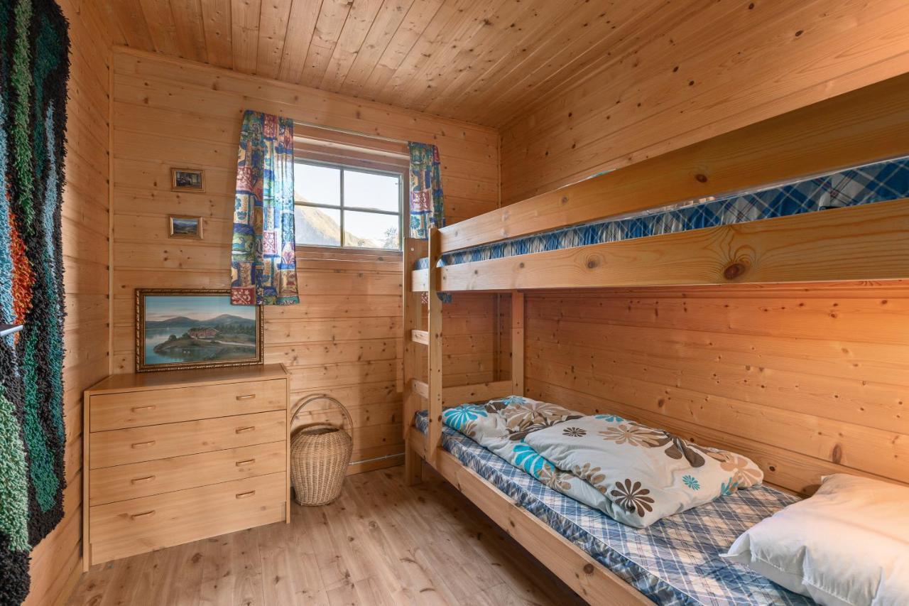 Cabin Alongside The Beautiful Fjaerlandsfjord Zewnętrze zdjęcie