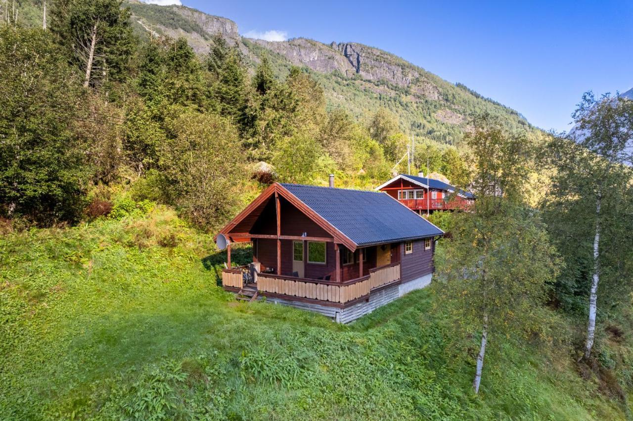 Cabin Alongside The Beautiful Fjaerlandsfjord Zewnętrze zdjęcie